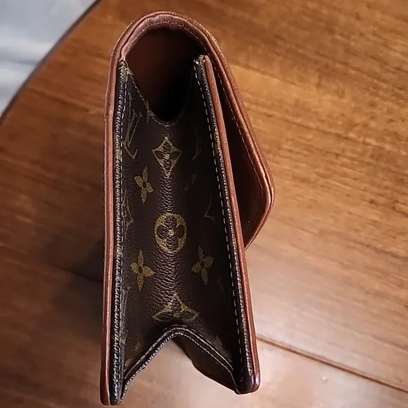 Louis Vuitton Pochette - Picture 3 of 9